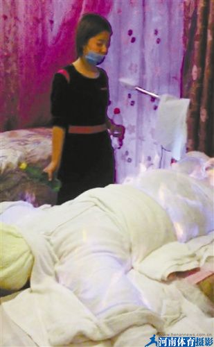 美容机构发布的“火疗”减肥法(视频截图) 点击进入下一页