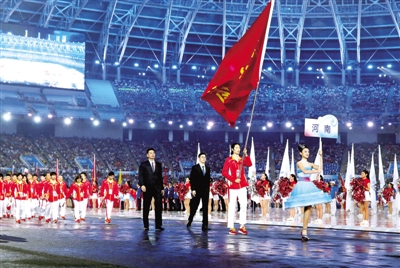 全运会开幕式， “旗手”朱婷引领河南代表团登场