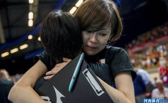 朱婷暴扣把日本女排扣哭,日本球迷毫无风度提前退场