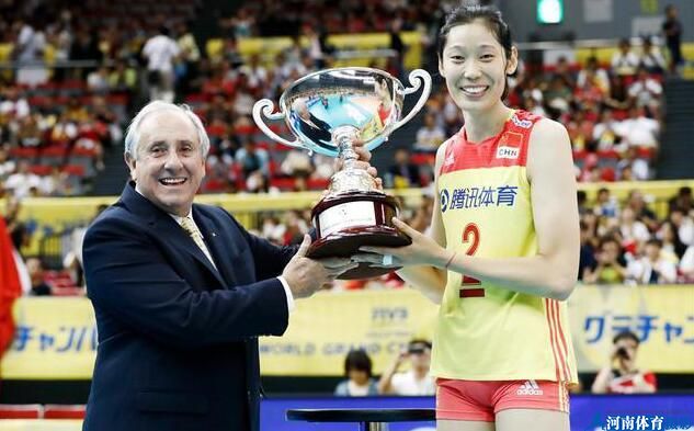 朱婷暴扣把日本女排扣哭,日本球迷毫无风度提前退场