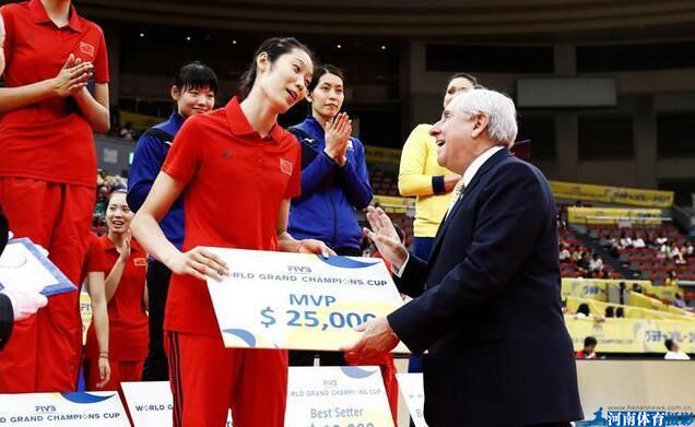 朱婷暴扣把日本女排扣哭,日本球迷毫无风度提前退场