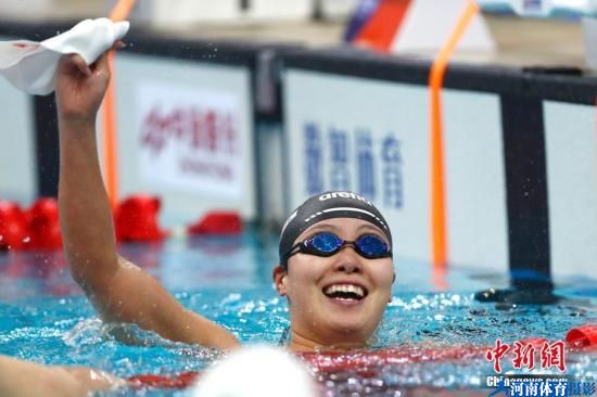 9月2日,天津全运会女子100米仰泳决赛在天津奥林匹克中心游泳跳水馆举行,浙江选手傅园慧以59秒40夺冠。<a target= 点击进入下一页