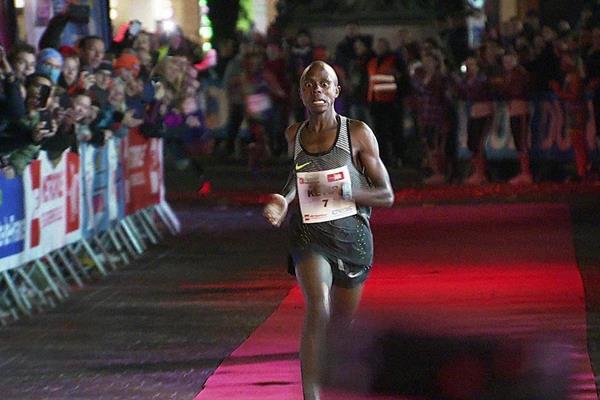 13分22秒！肯尼亚人打破路跑5公里世界纪录