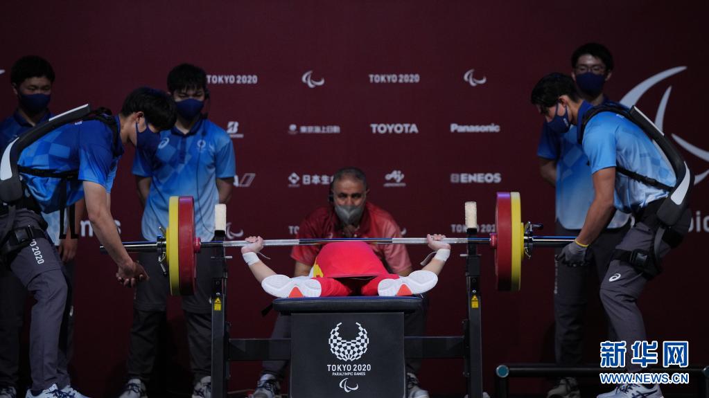 举重——女子41公斤级：郭玲玲夺金破世界纪录