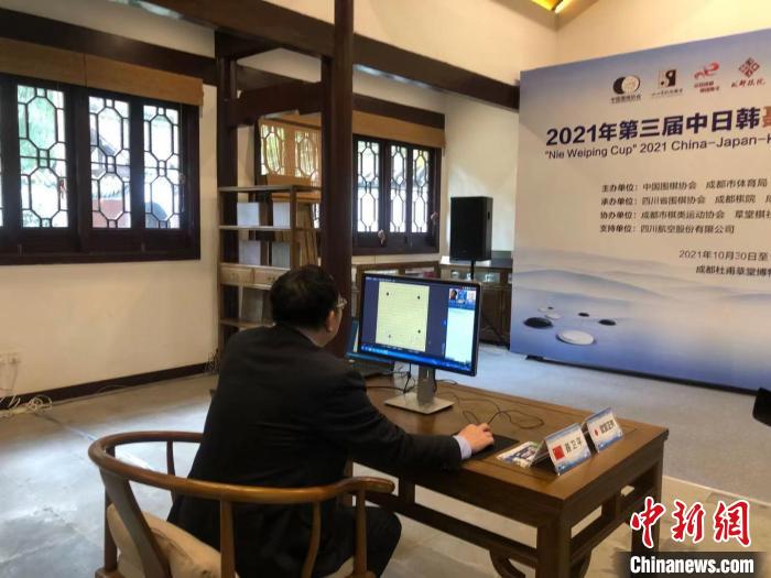 比赛中的聂卫平。 贺劭清 摄 比赛中的聂卫平。 贺劭清 摄