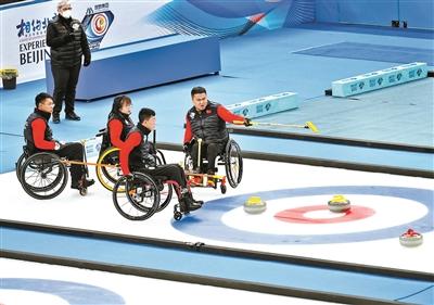 中国轮椅冰壶队摘得世界冠军