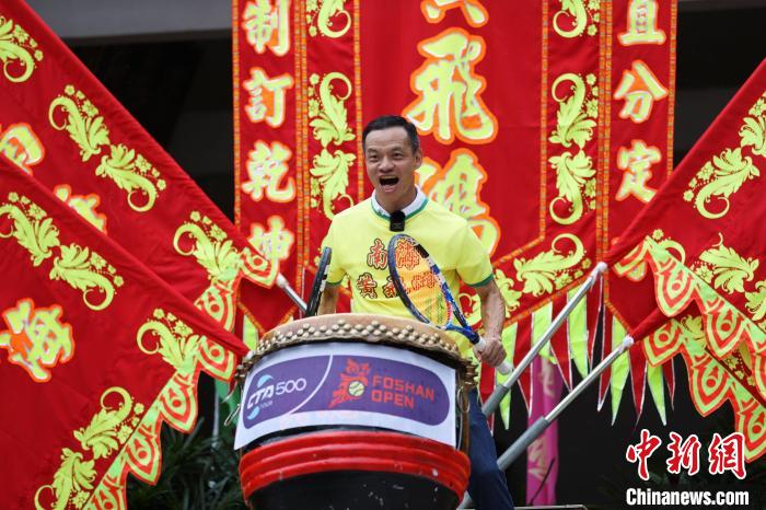 龙舟、舞龙舞狮、武术等佛山传统特色文化在赛事期间得到广泛推广 李建艺 摄 龙舟、舞龙舞狮、武术等佛山传统特色文化在赛事期间得到广泛推广 李建艺 摄