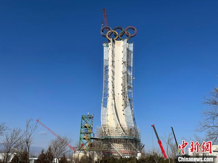 延庆冬奥景观塔正在进行收尾施工,将于1月下旬全部完工。 中建二局供图 延庆冬奥景观塔正在进行收尾施工,将于1月下旬全部完工。 中建二局供图