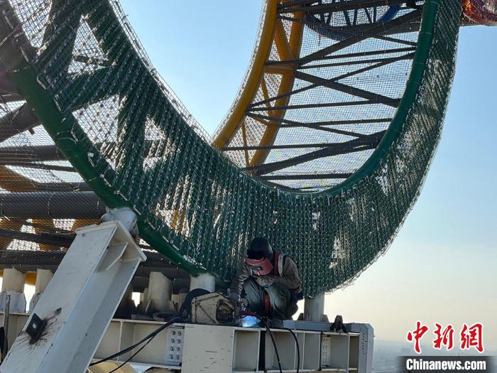 “奥运五环”矗立延庆赛区献礼冬奥