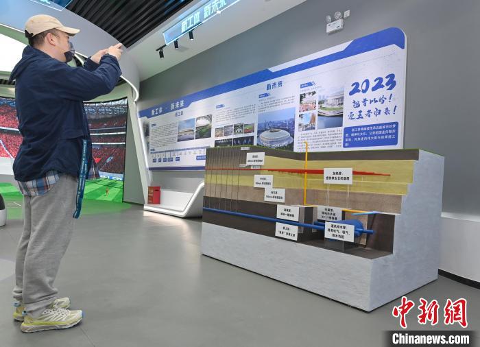 图为“智能草坪”结构分层模型。 <a target= 图为“智能草坪”结构分层模型。 <a target=