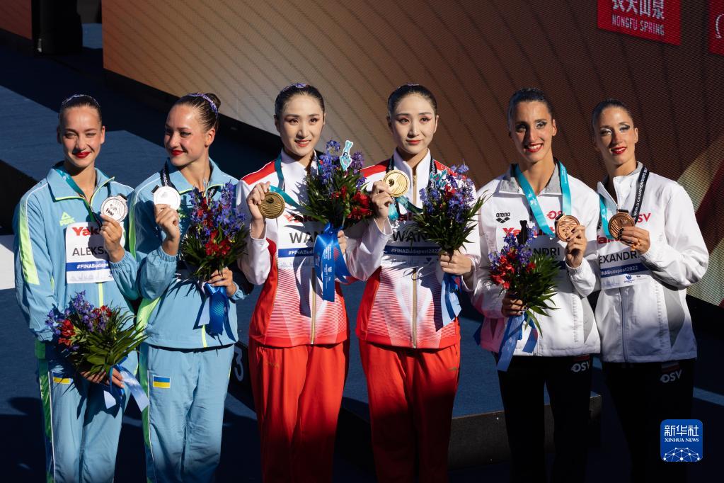 王柳懿/王芊懿花游夺冠 张雨霏100米蝶泳摘铜