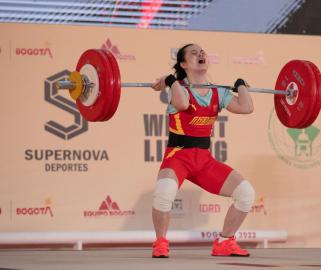 举重世锦赛女子59公斤级：中国队获一金一铜