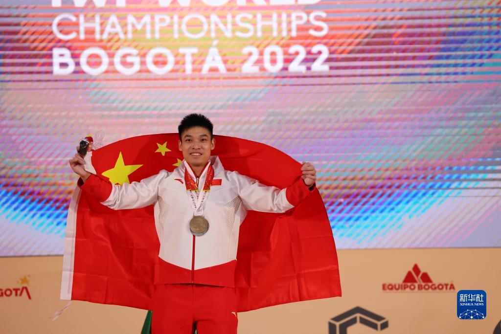 举重——世锦赛男子81公斤级：李大银获两金一银