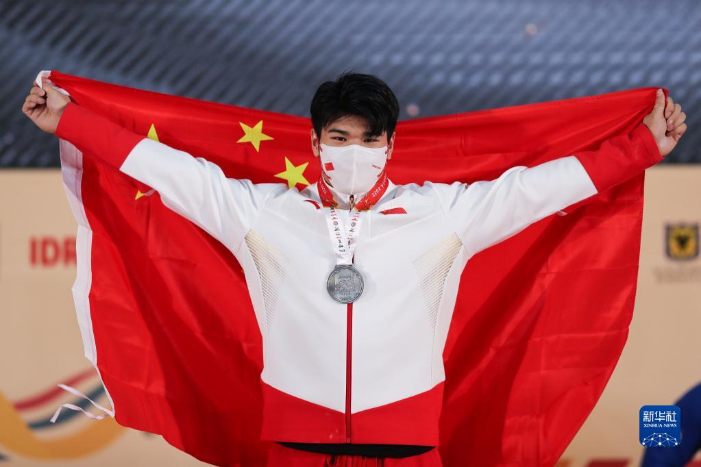 举重——世锦赛男子89公斤级：刘焕华获一银一铜