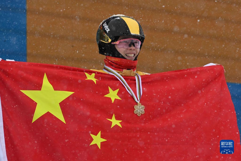 自由式滑雪世锦赛：孔凡钰夺得空中技巧冠军