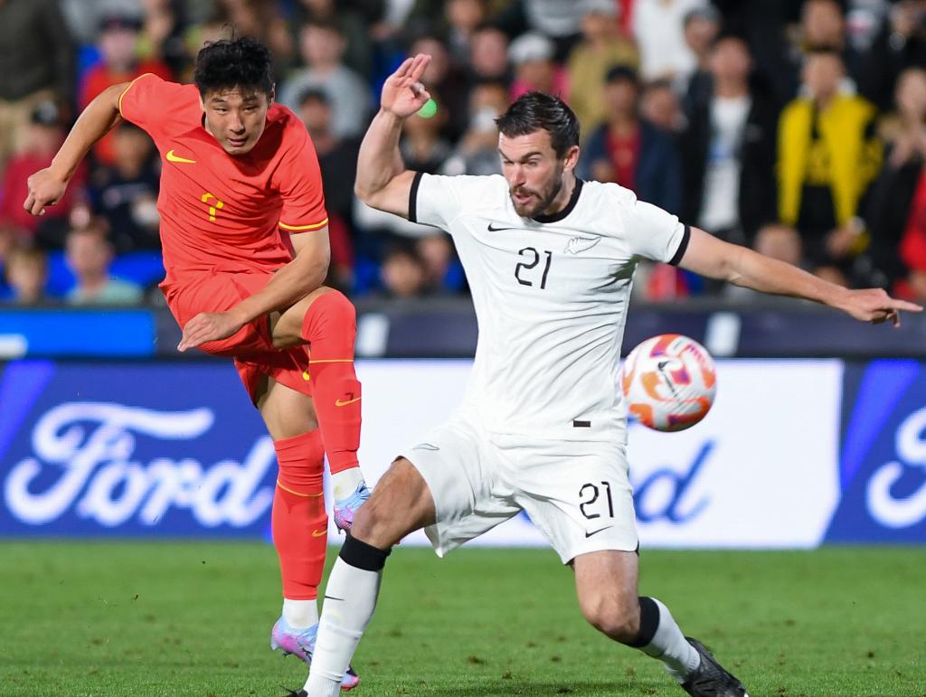 扬科维奇带队正式比赛首秀 中国男足0:0战平新西兰