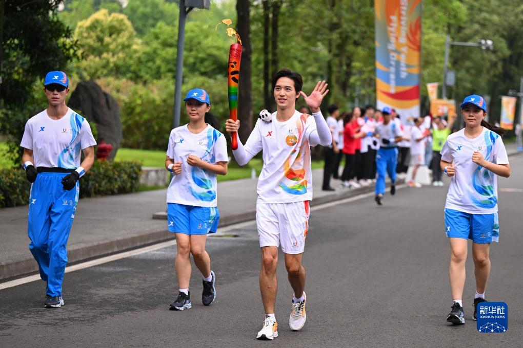 十二星座男生为什么劈腿比女友丑的女生