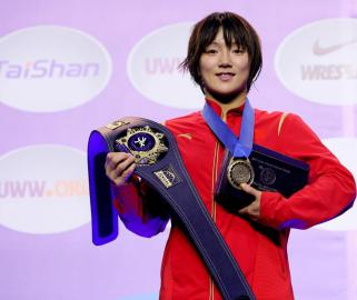 摔跤――世锦赛：张骐夺得女子自由式59公斤级冠军