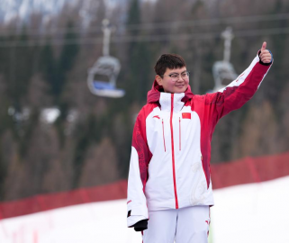 ��ɽ��ѩŮ��ȫ�ܣ�վ�ˣ����й�ѡ�����ľ��񼾾�